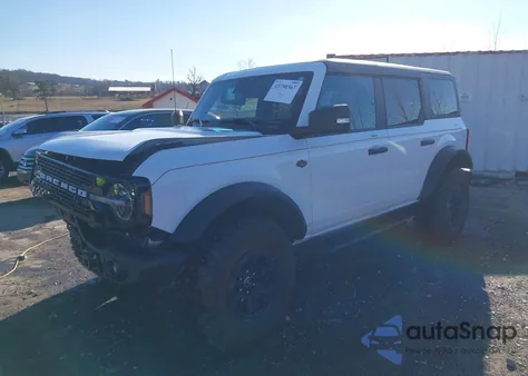 2023 Ford Bronco Wildtrak z USA, uszkodzony, nr VIN 1FMEE5DP4PLB30699